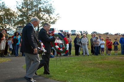 (l-r) Chapter Member Pat Festa & 1st V-P & Registrar Tom Dunne present Saratoga Battle Wreaths - Photo: Joyce Armstrong